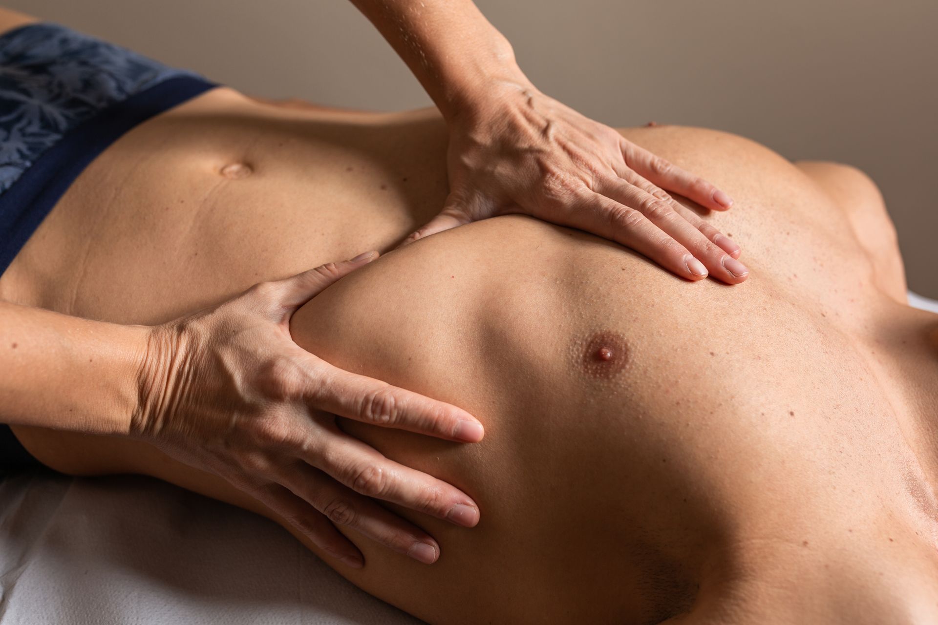 Séance d'ostéopathie pour un sportif