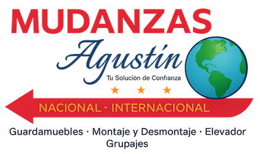 Logotipo de "Mudanzas Agust&iacute;n", empresa de mudanzas. Texto rojo, letras azules, globo terr&aacute;queo y flecha.