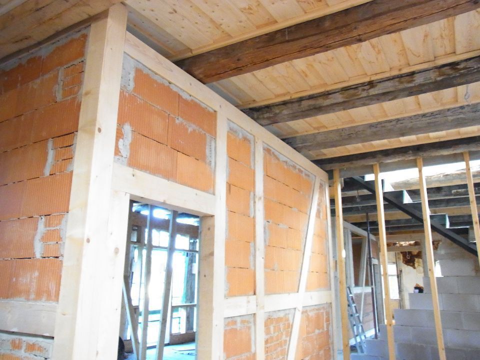 Holzbauarbeiten an Haus