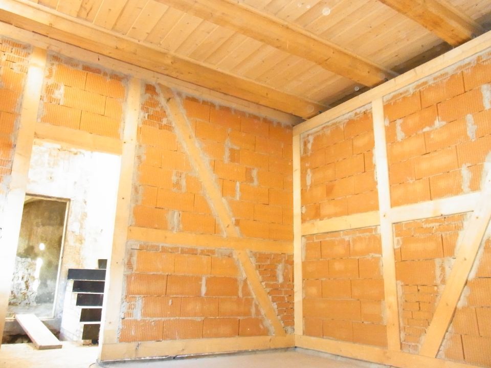 Holzbauarbeiten an Fachwerkhaus