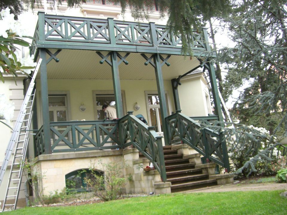 Holzbauarbeiten an Veranda
