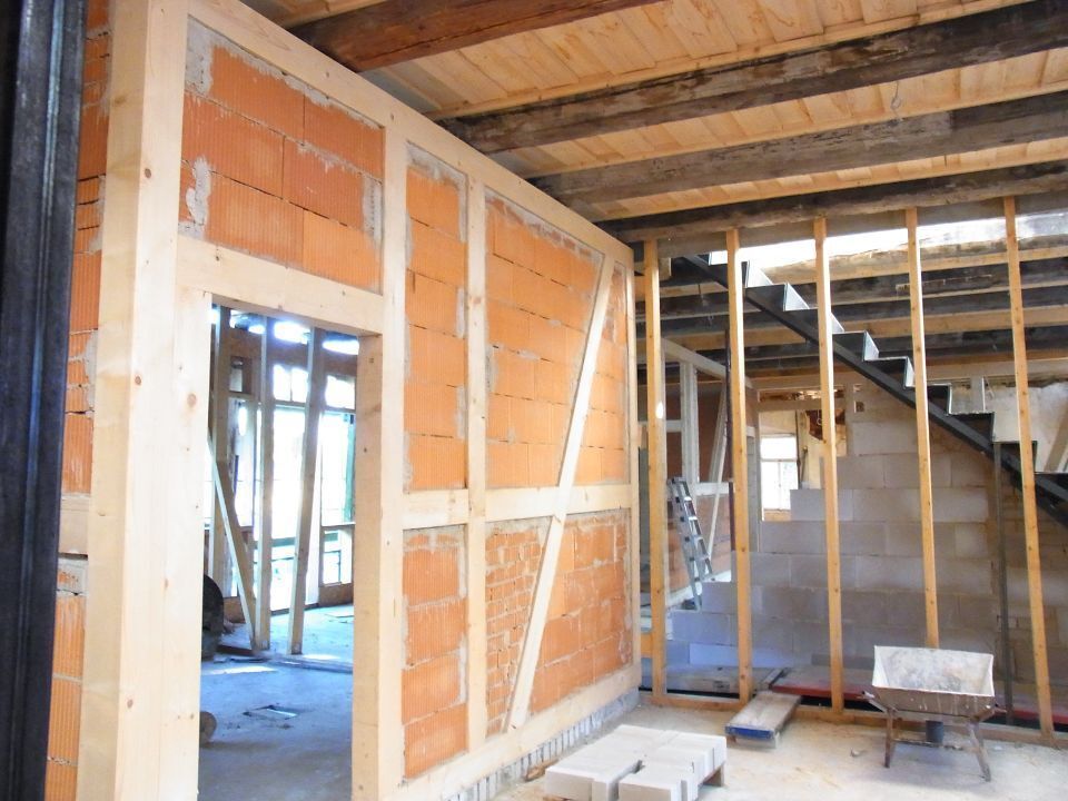 Holzbauarbeiten an Fachwerkhaus