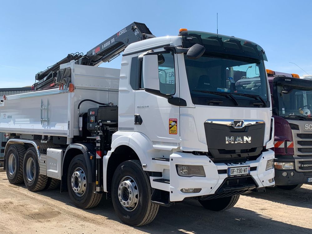 Camion-benne à louer