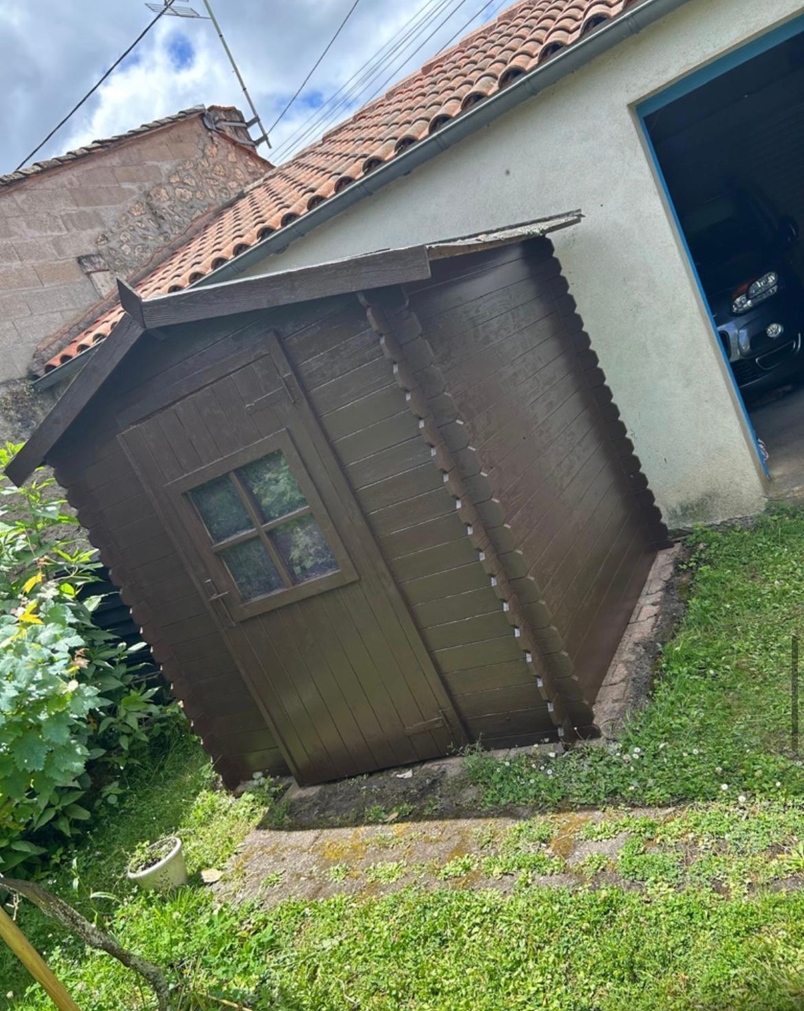 Cabanon de jardin repeint