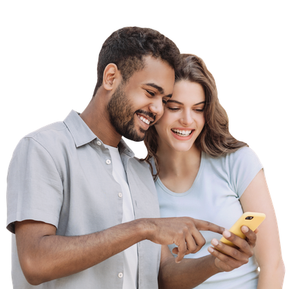 Couple qui consulte un téléphone mobile