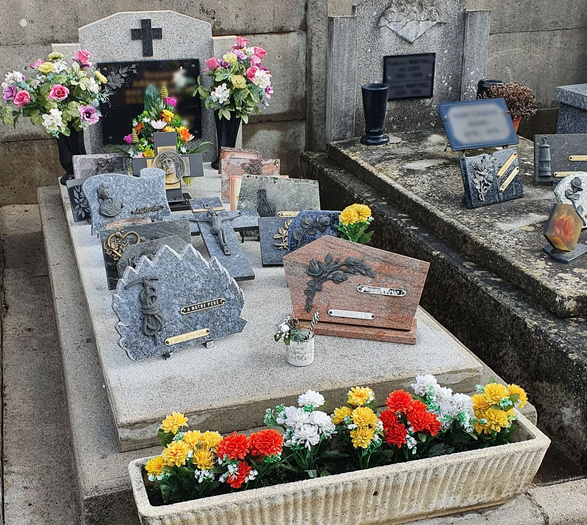 Monument funéraire après décapage