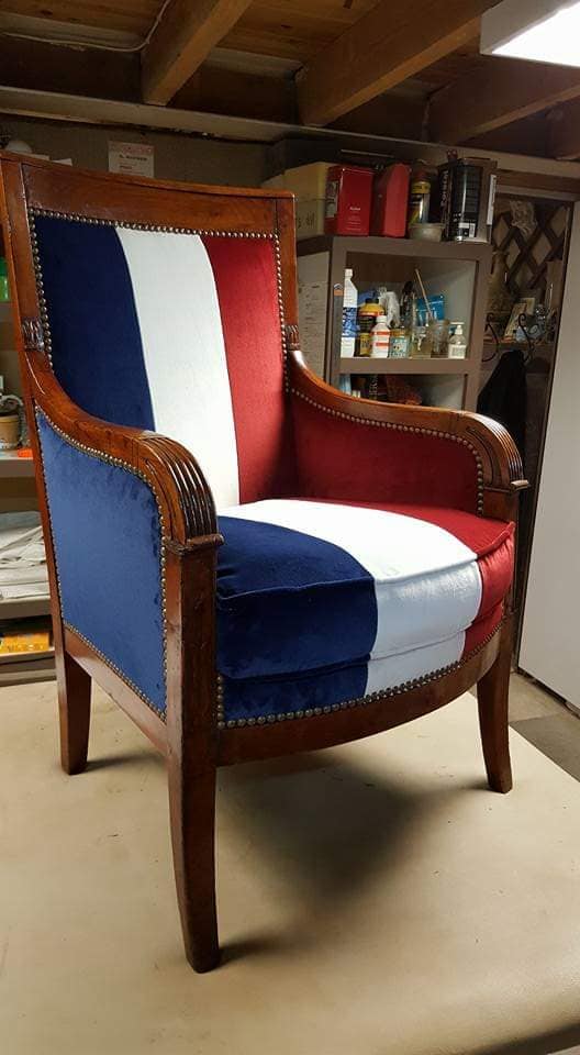 Siège avec tissu aux couleurs de la France