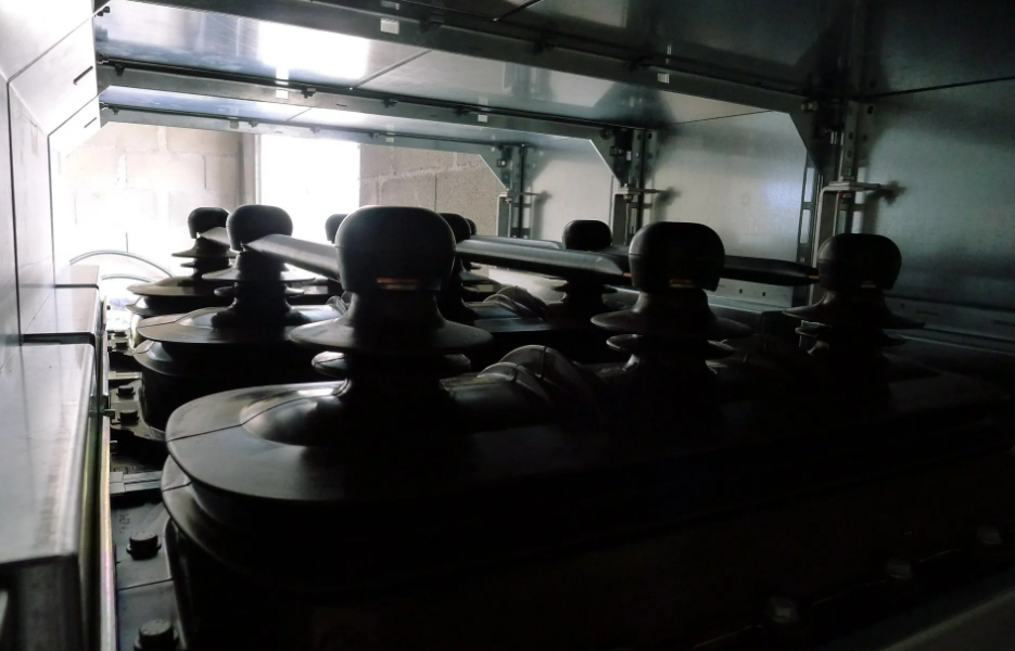 Équipements électriques en usine