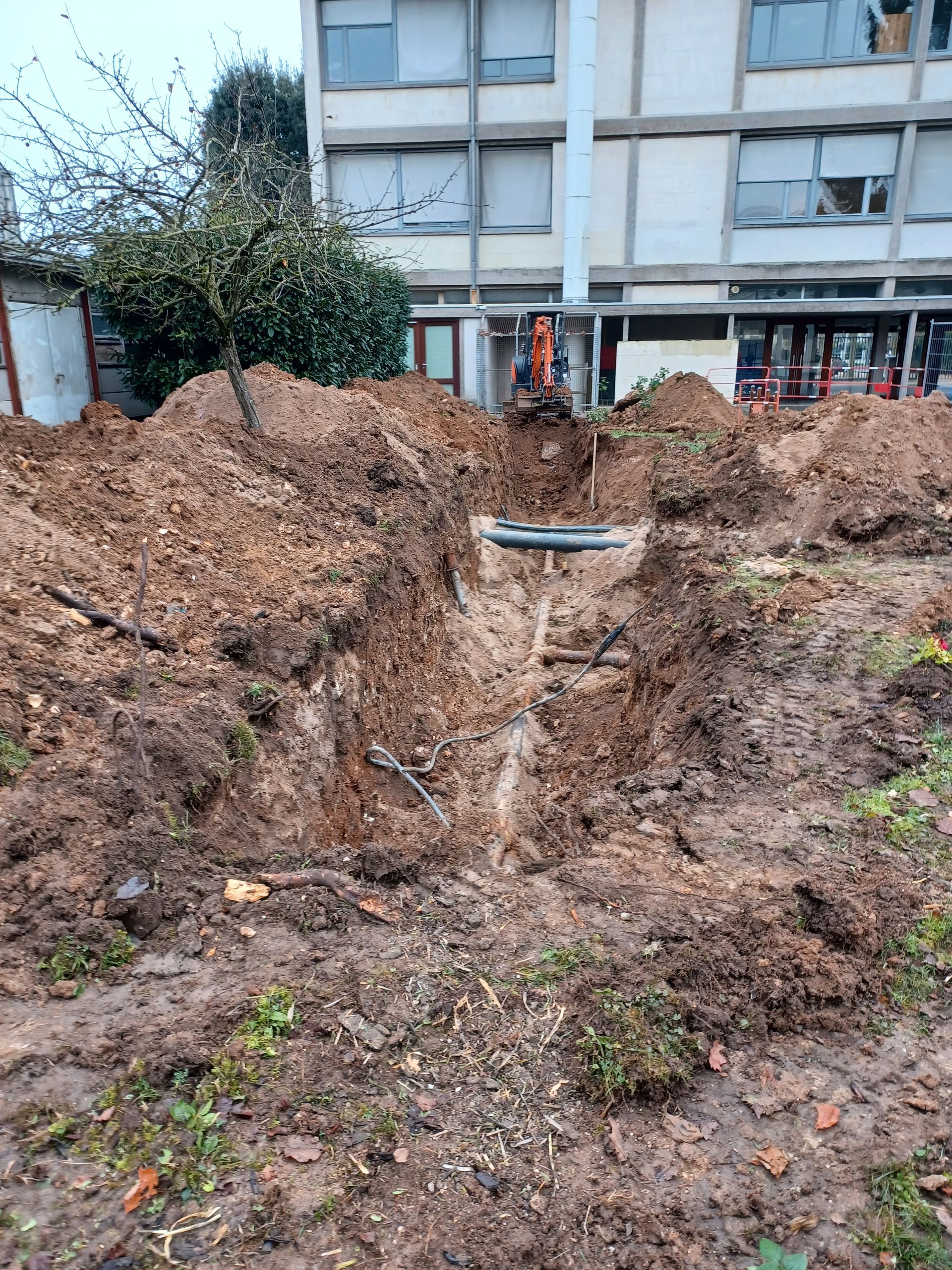 Tranchées creusées.