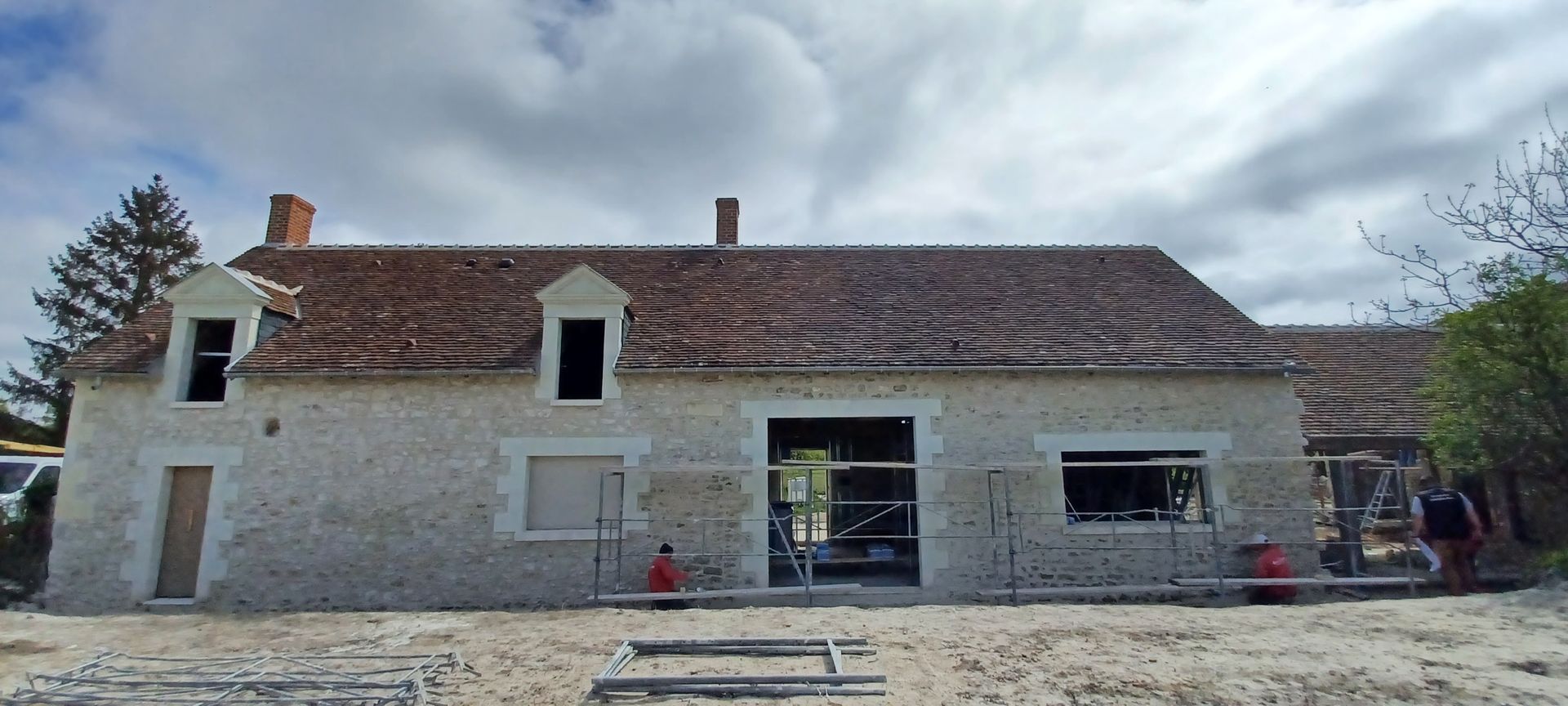 Rénovation mur en pierre.