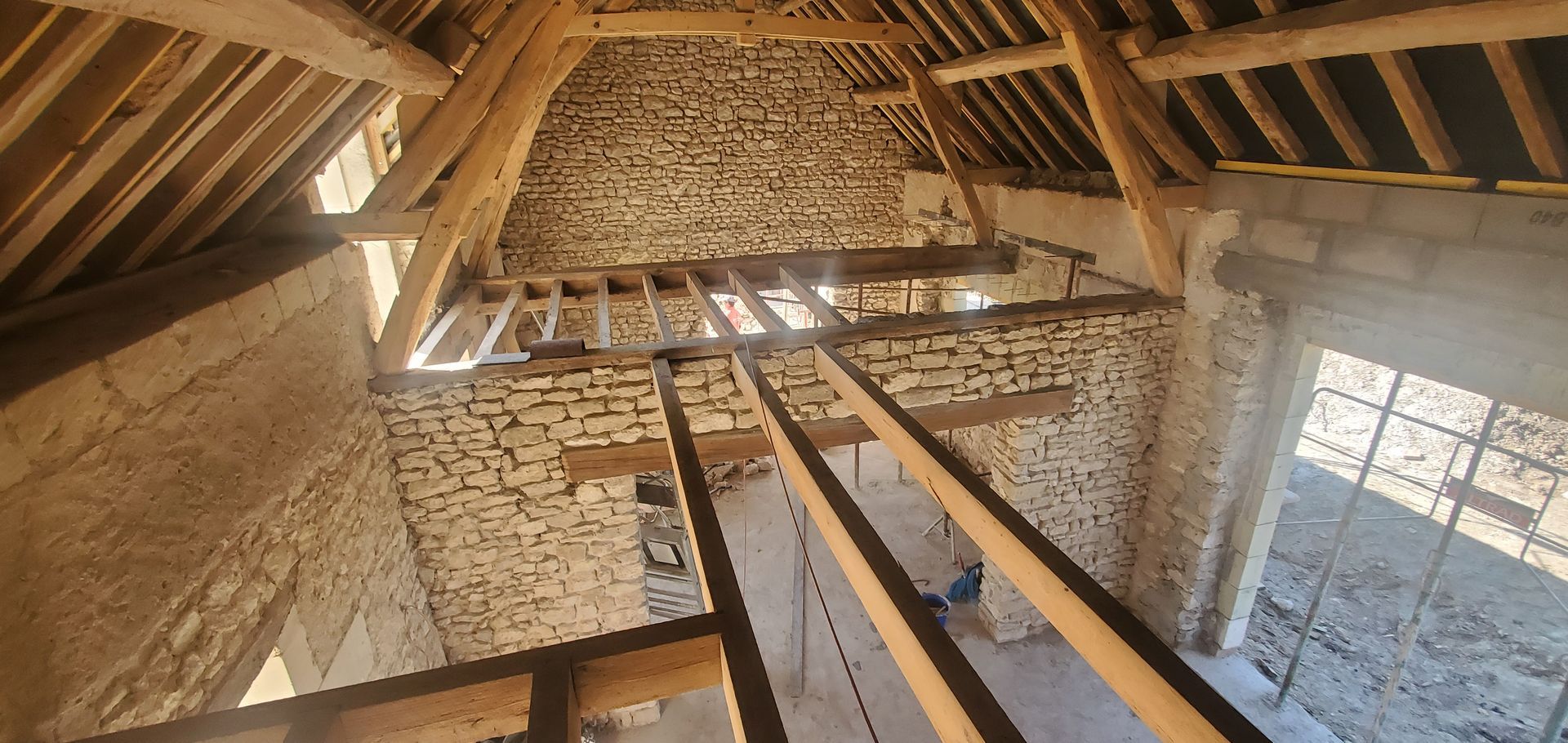 Réfection d'une charpente.