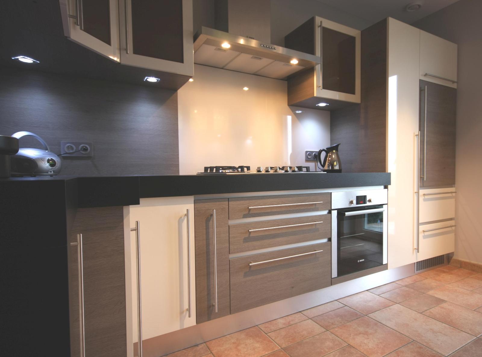 Cuisine cachemire brillant et chêne