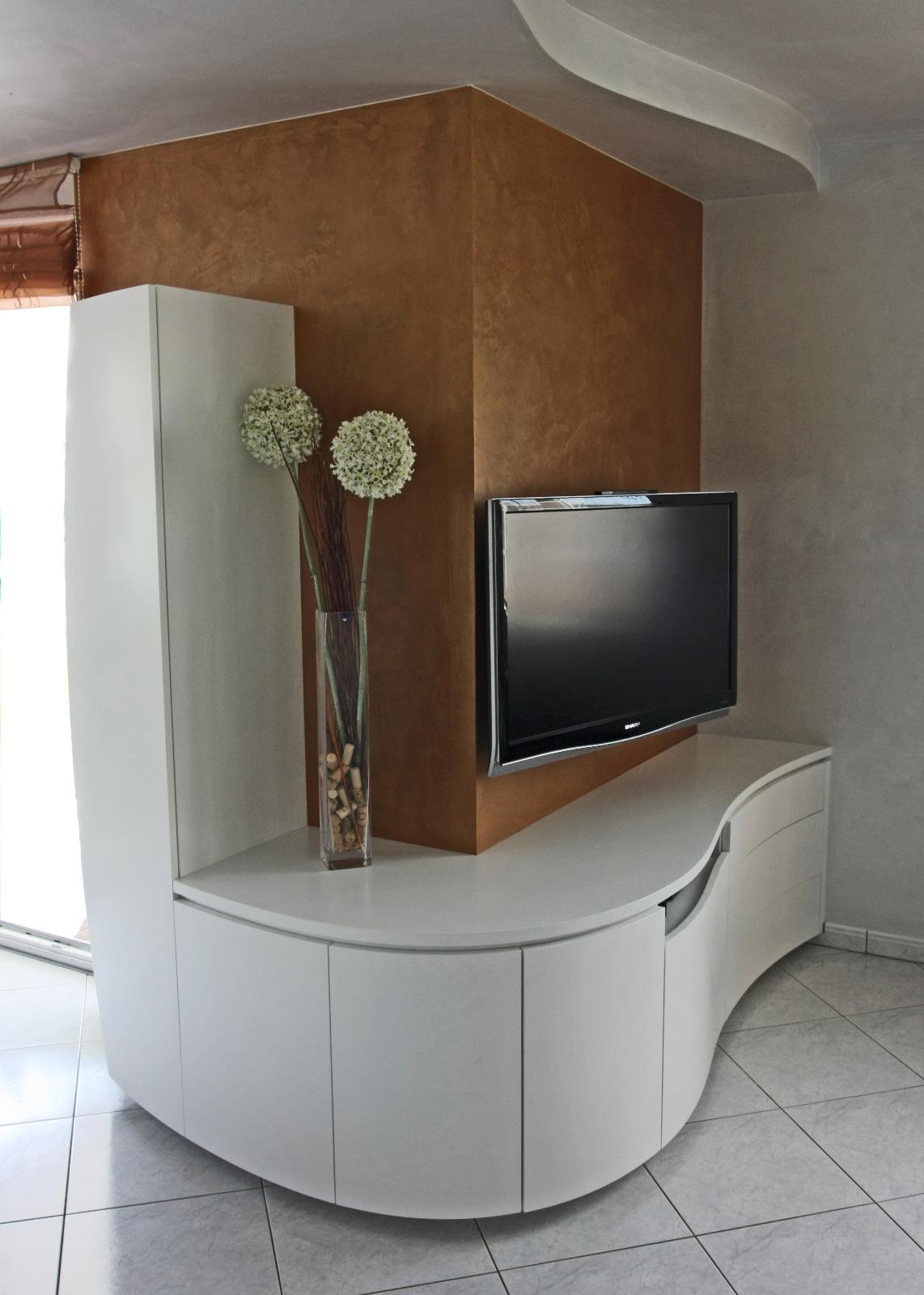 Meuble télé chantourné finition laqué blanc