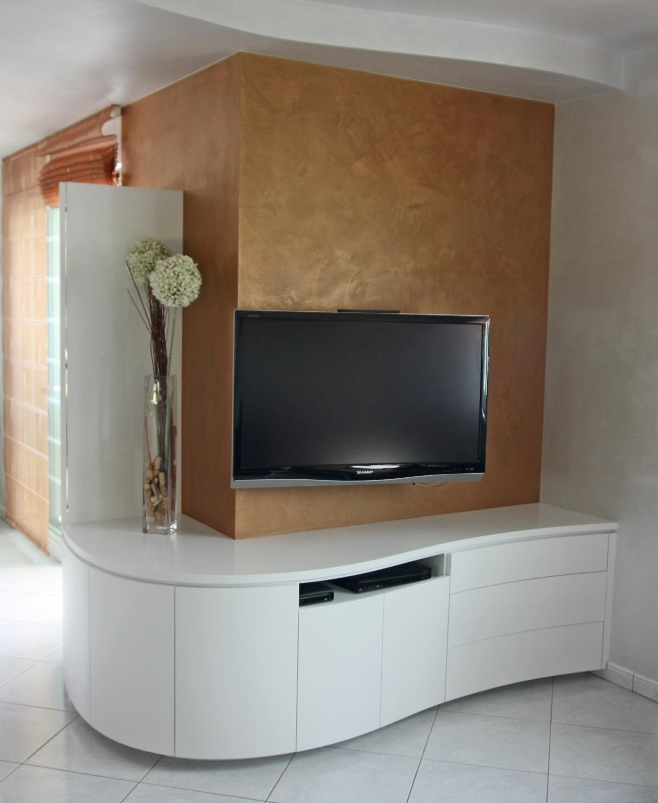 Meuble télé chantourné - finition laqué blanc