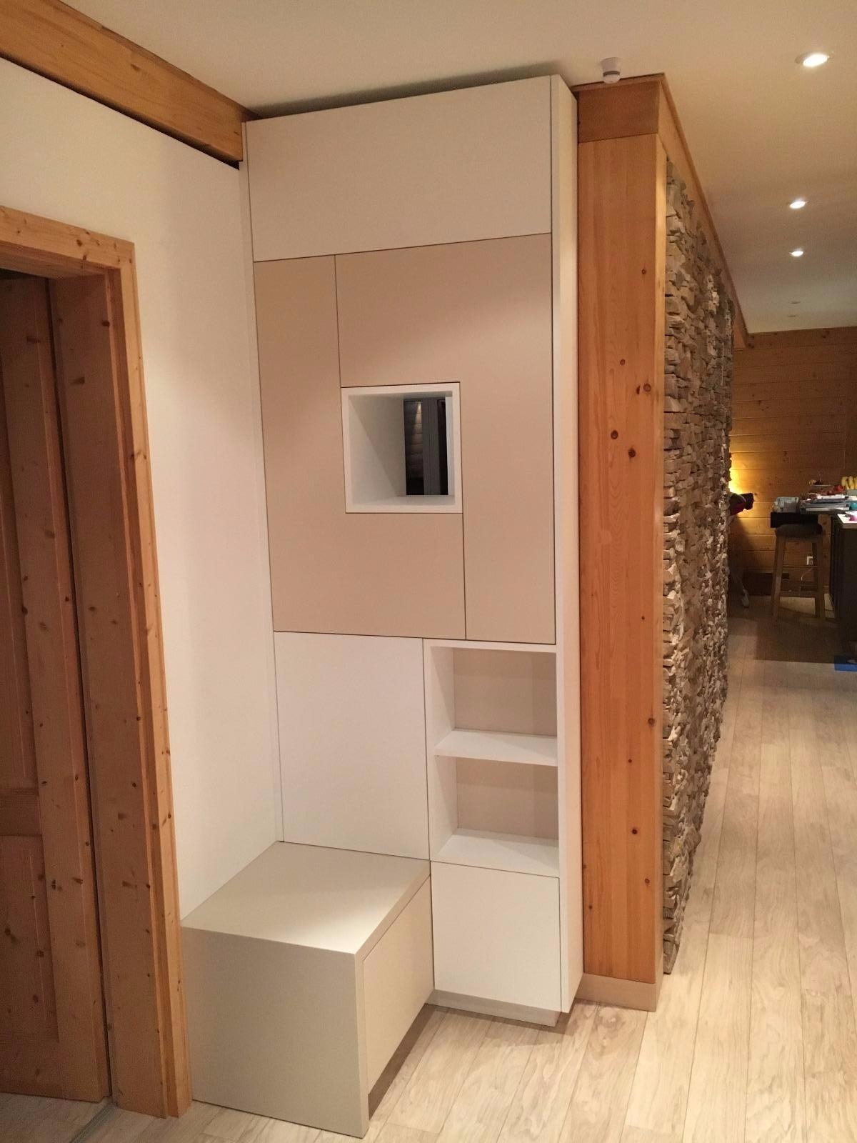 Meuble laqué portes battantes face avant