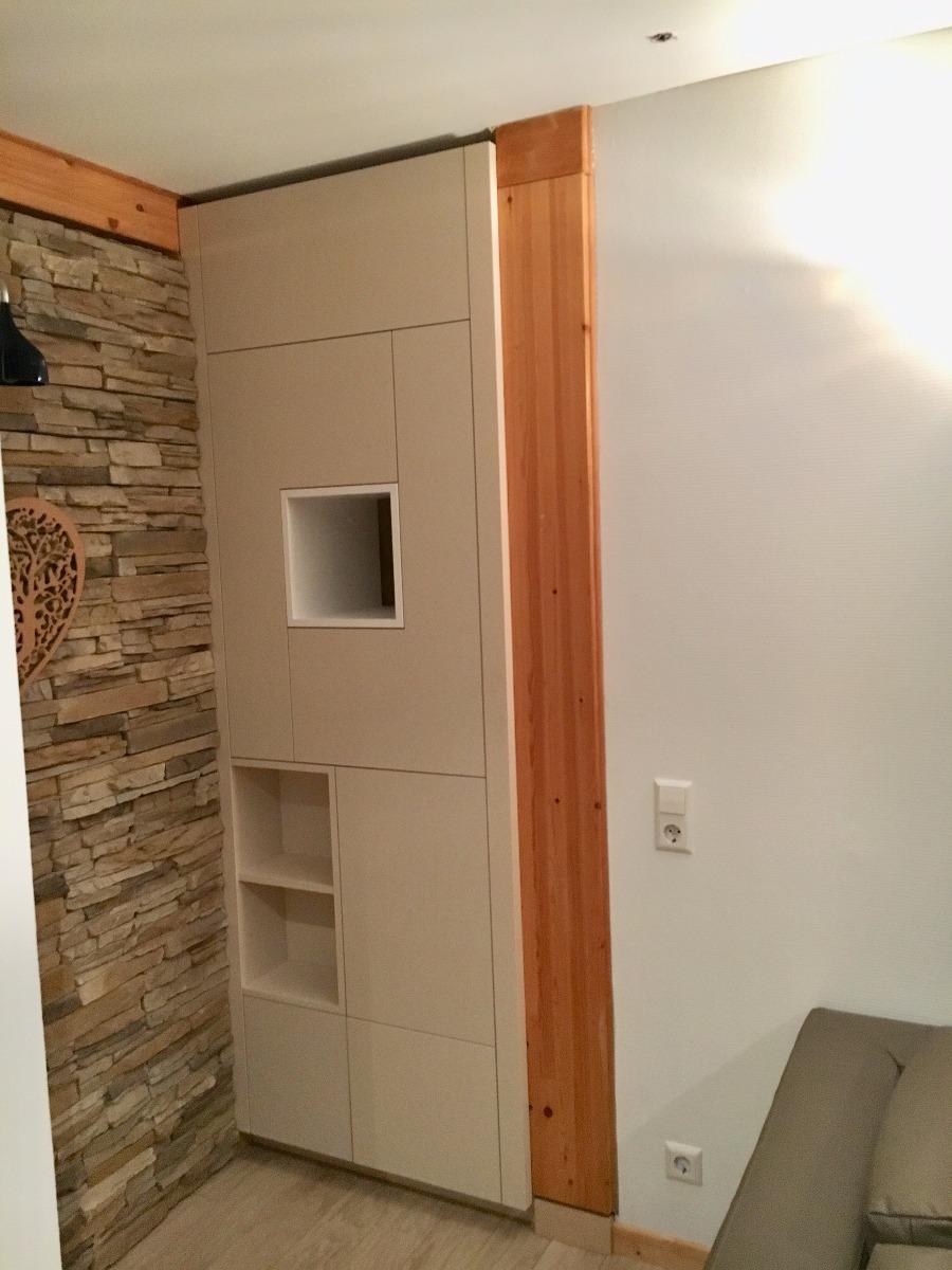 Meuble laqué portes battantes face arrière