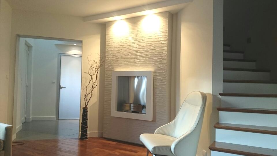 habillage de cheminée panneaux structurés laqués