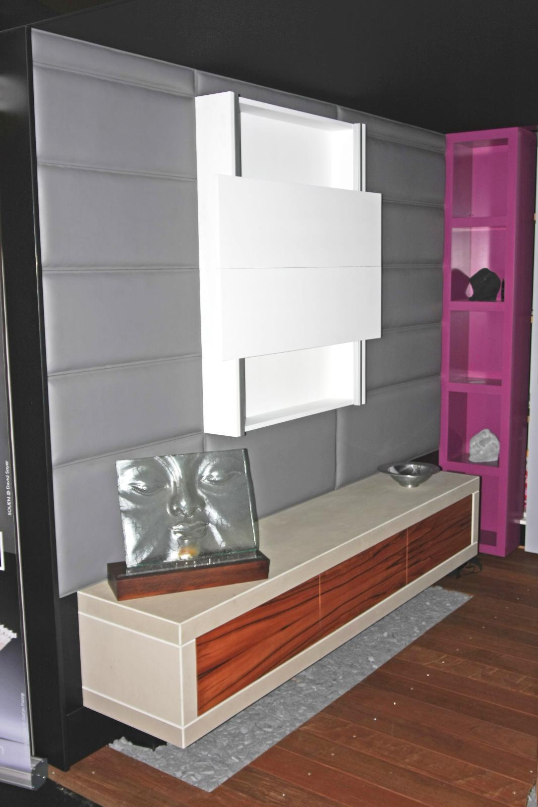 Mur en cuir et meuble télé