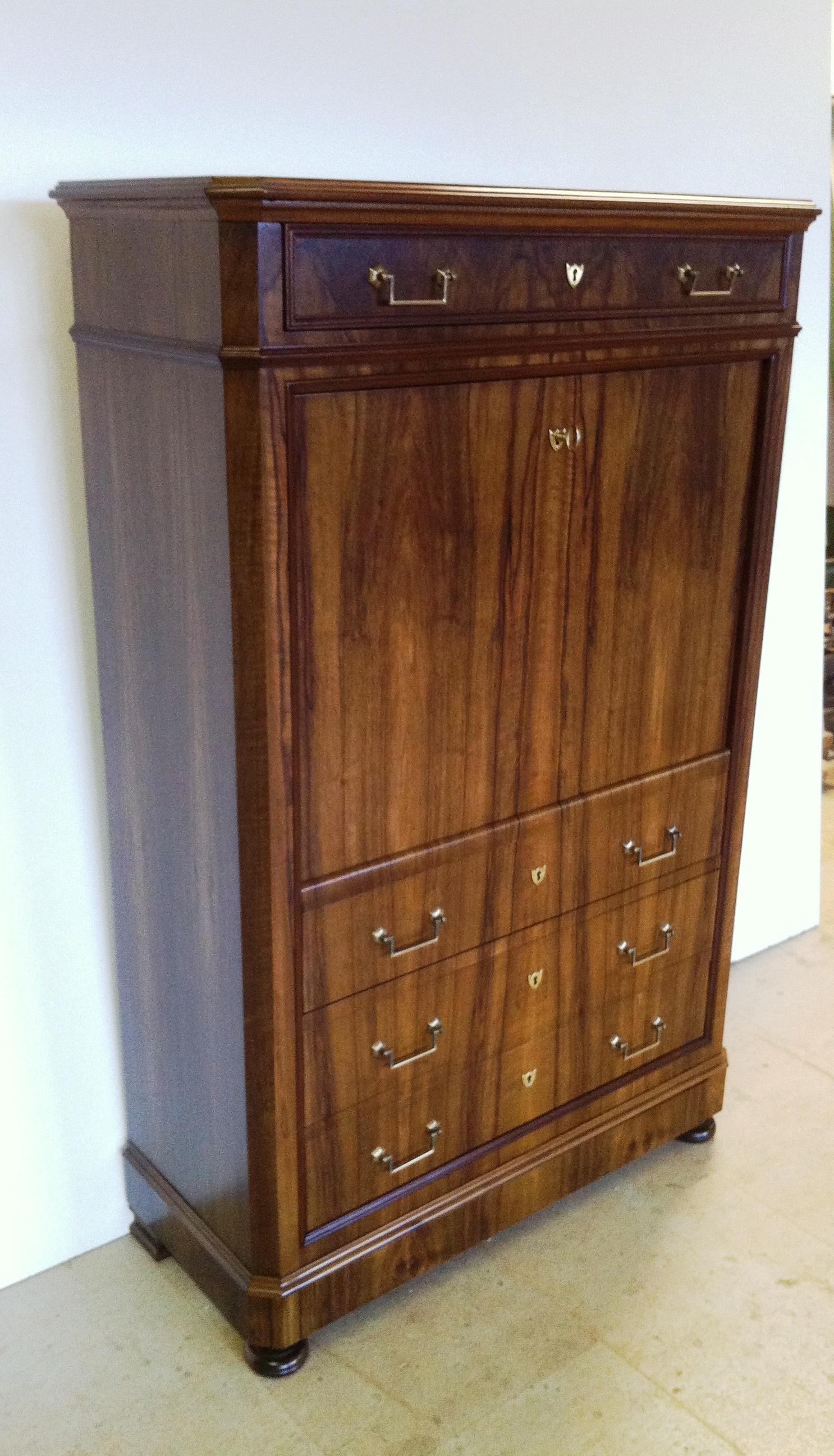 Rest. secrétaire à abattant-façade replaquée noyer-intérieur érable