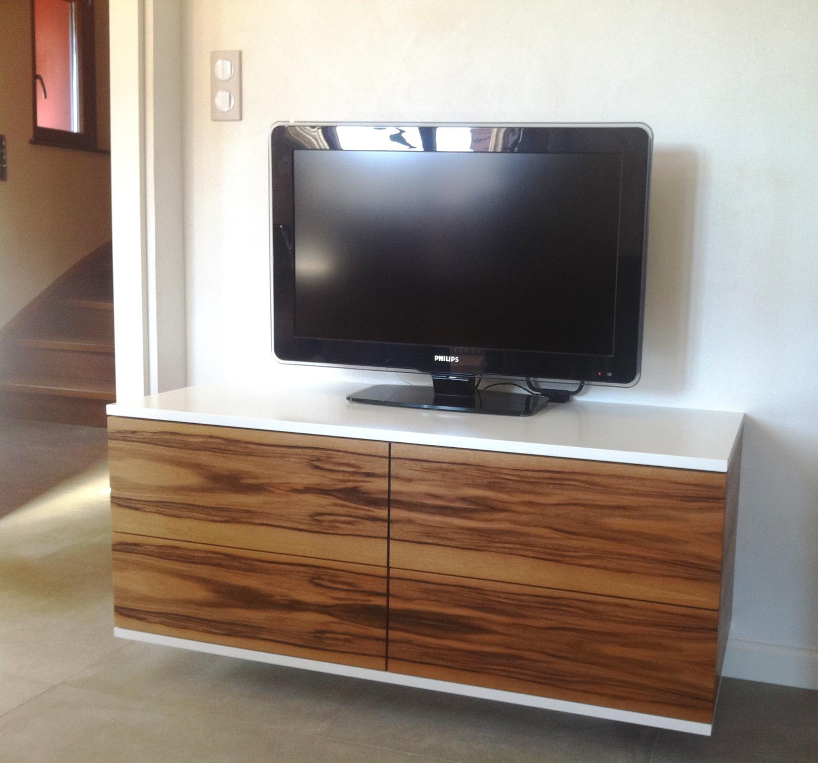 Meuble télé replaqué noyer avec tiroirs+abattant-plateau laqué blanc