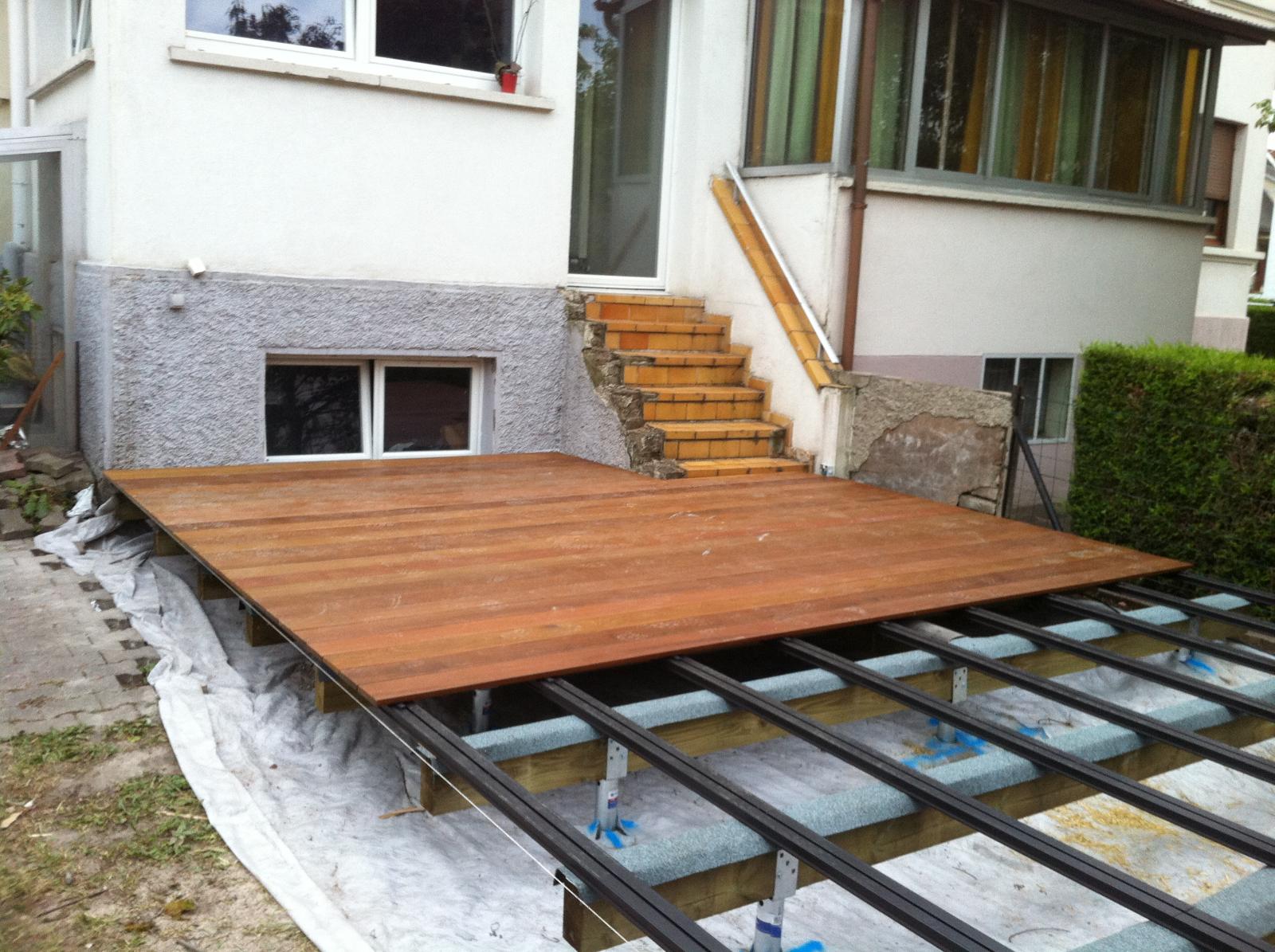 Terrasse bois : lattage composite recouvert de lames en IPE