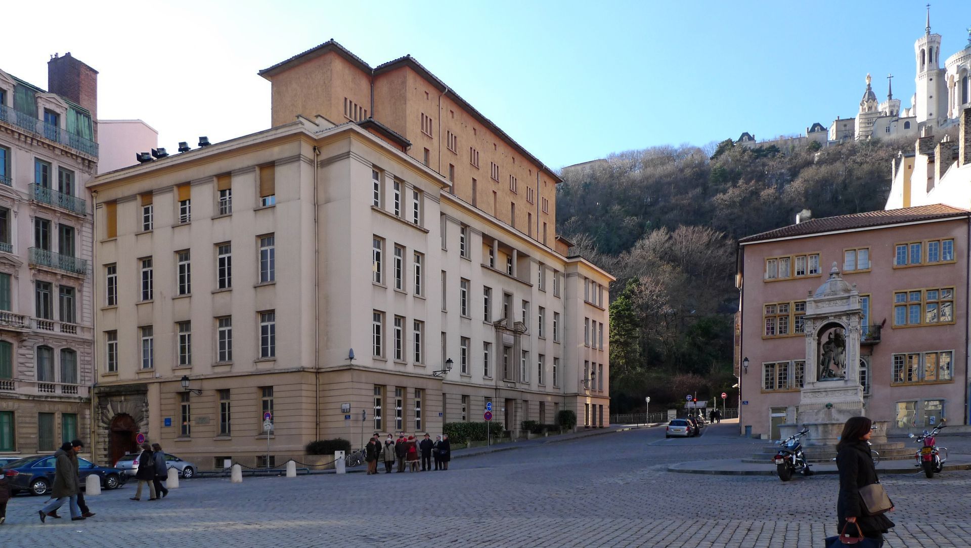 1 Place Du Petit Collège 69005 Lyon Ensemble Scolaire Aux Lazaristes - La Salle collèges privés à Lyon