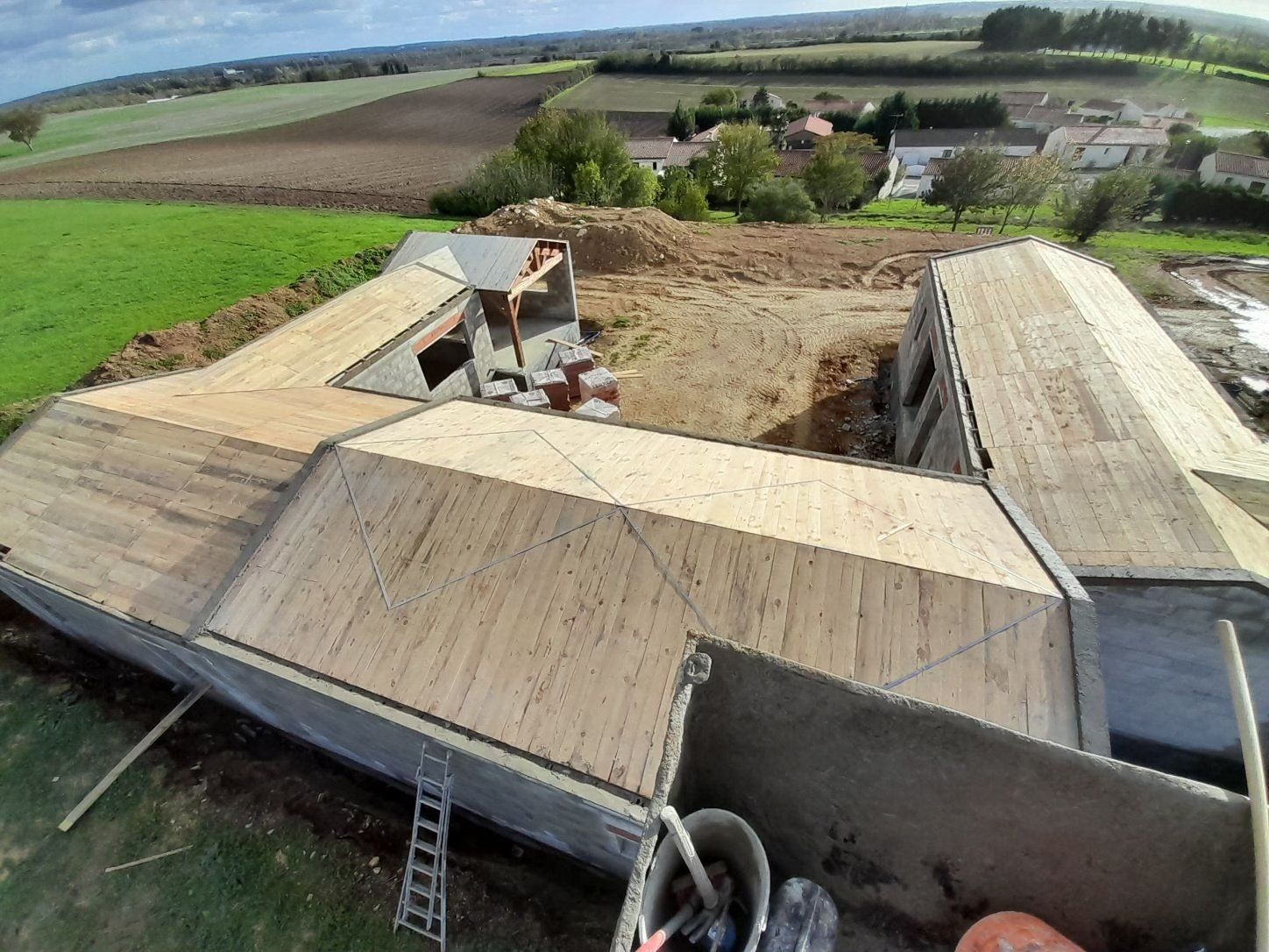 Batîment de ferme vu d'en haut