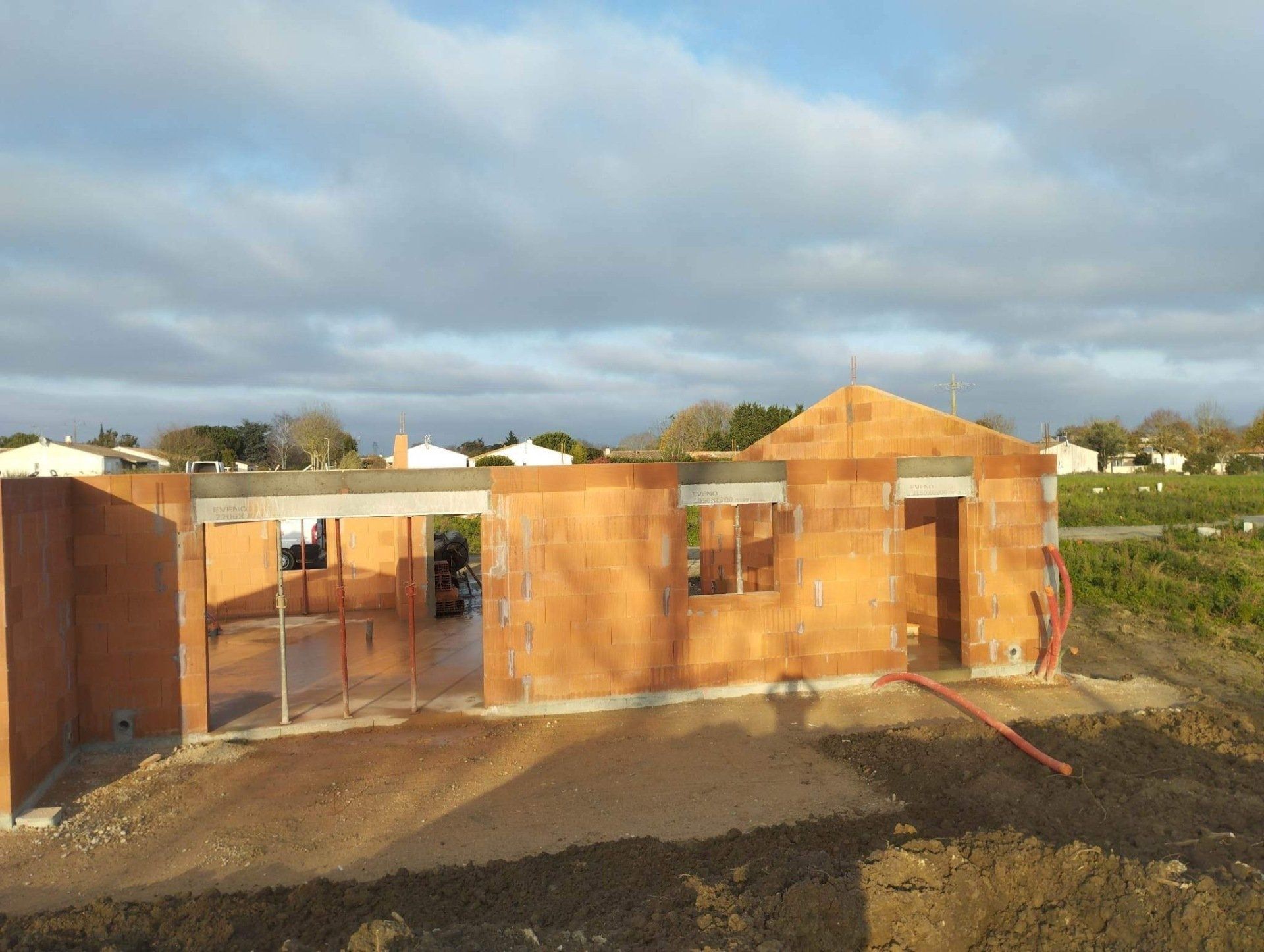 Fondations maison vue extérieure de haut