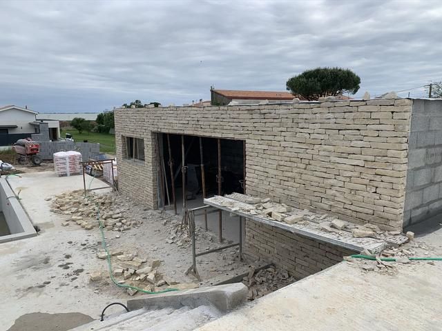 Maison en construction vue de l'extérieur