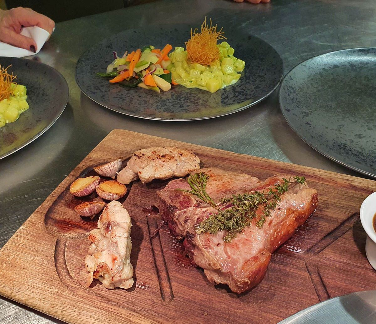 Kalbs-T-Bone Stak mit Bries und China-Knoblauch