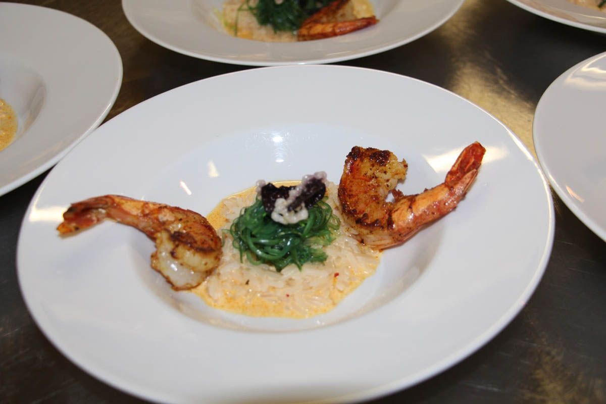 Gambas auf Kokos-Basmatireis und Wakamee