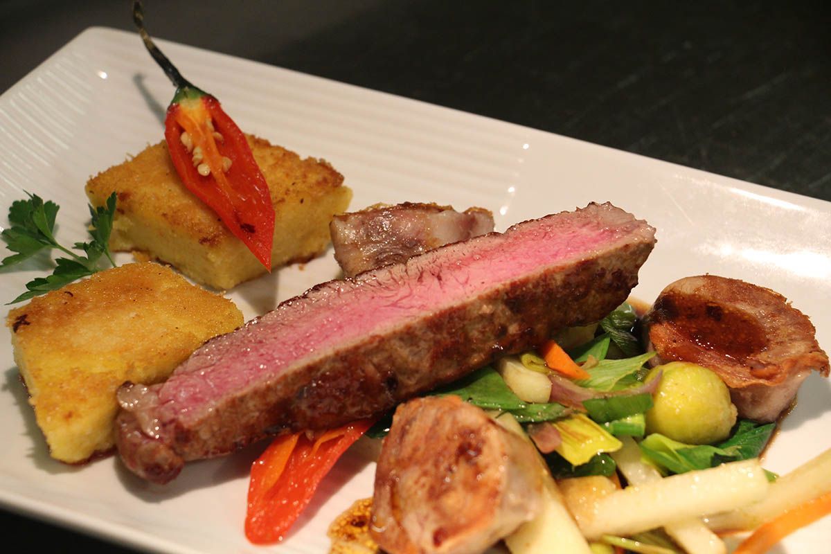 Entrecôte mit Maisküchle und Marktgemüse
