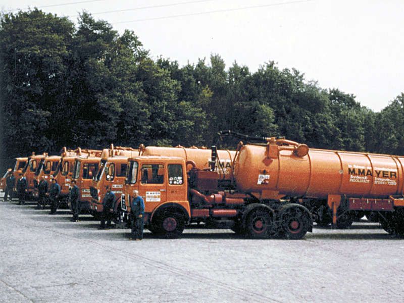 Historische Firmenfahrzeuge