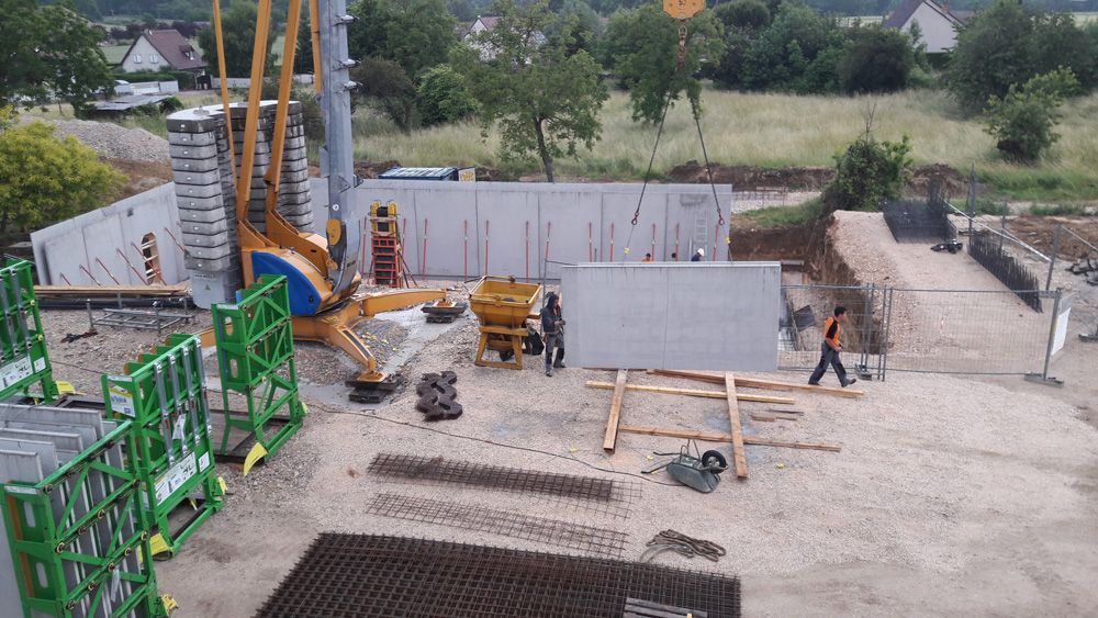 Employés de RConstruction en train de travailelr