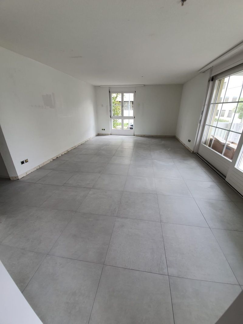 Neu gefliester Wohnbereich