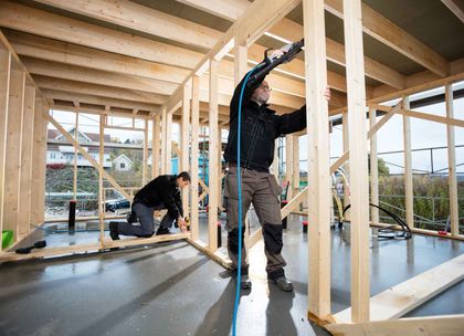 Bauarbeiter beim Innenausbau