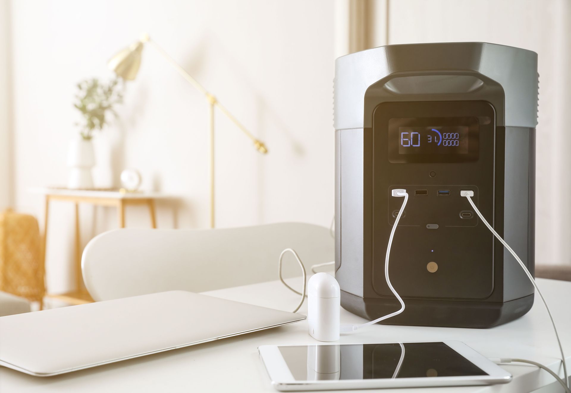 Dispositifs de charge de centrale électrique portables sur table au bureau