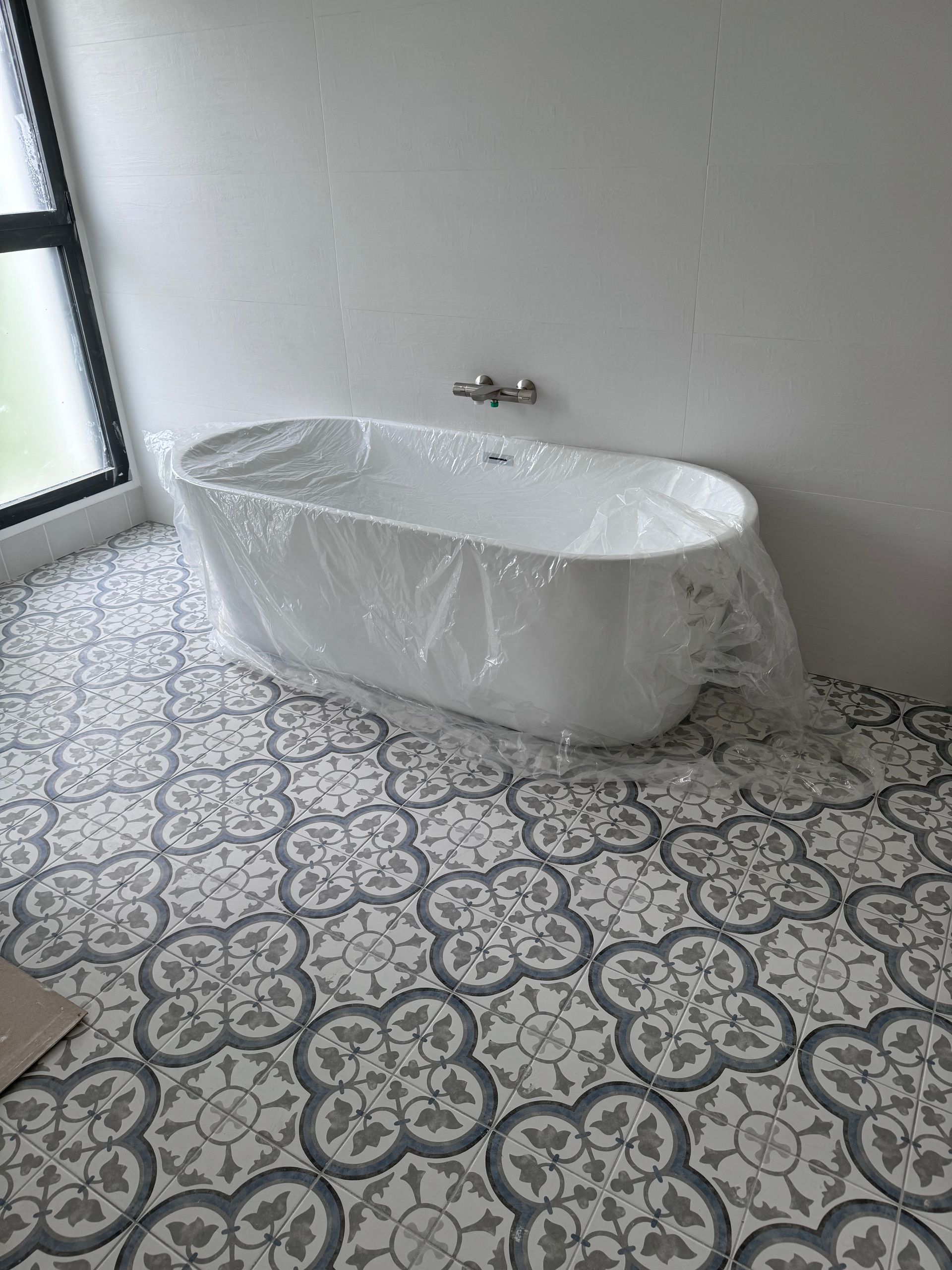 Pose d'une baignoire îlot