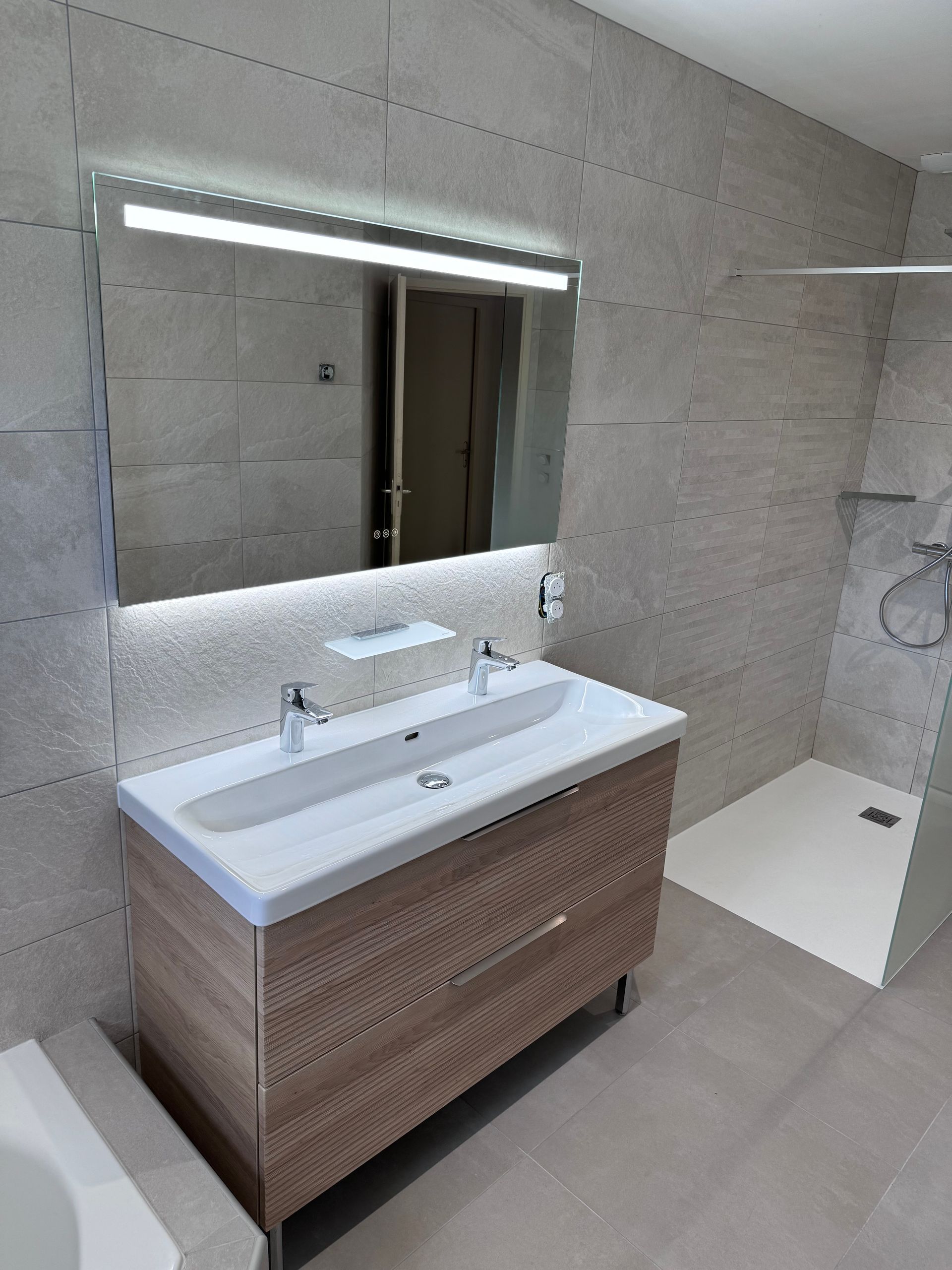 Meuble double vasque d'une salle de bains