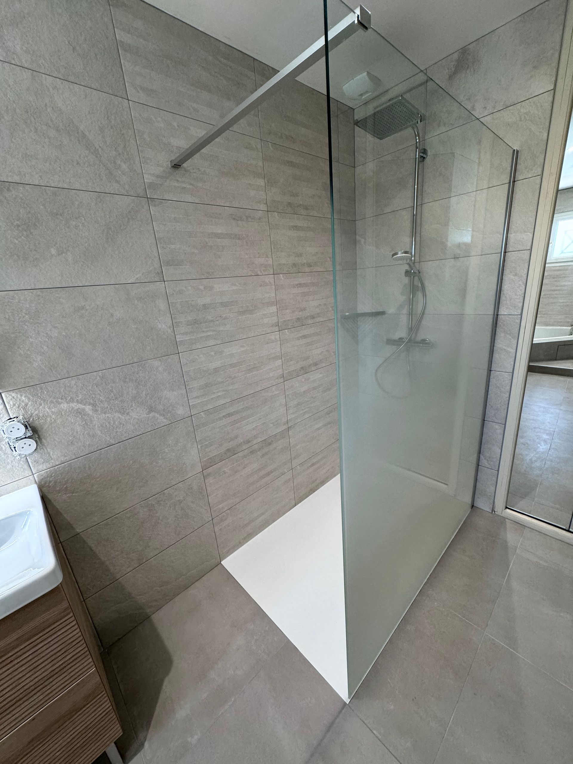 Carrelage effet bois dans une salle de bains