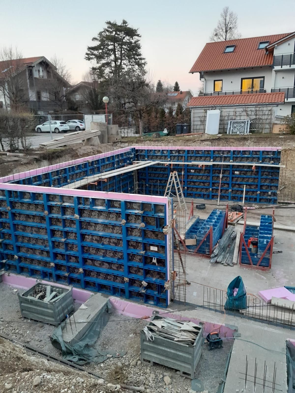 Baustelle von Martin Szeredy, Keller im Aufbau