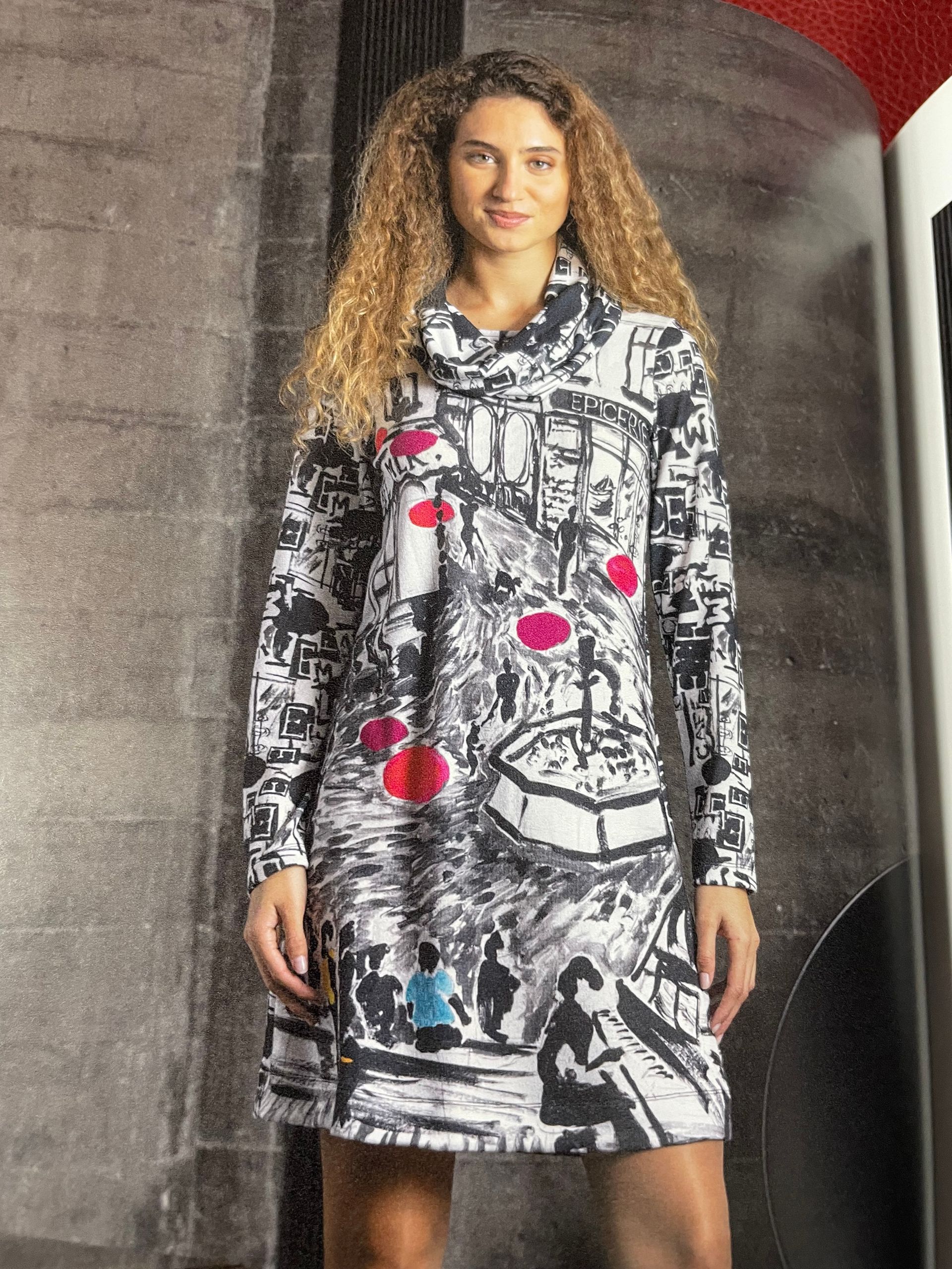 Robe manches longues col roulé à motifs colorés