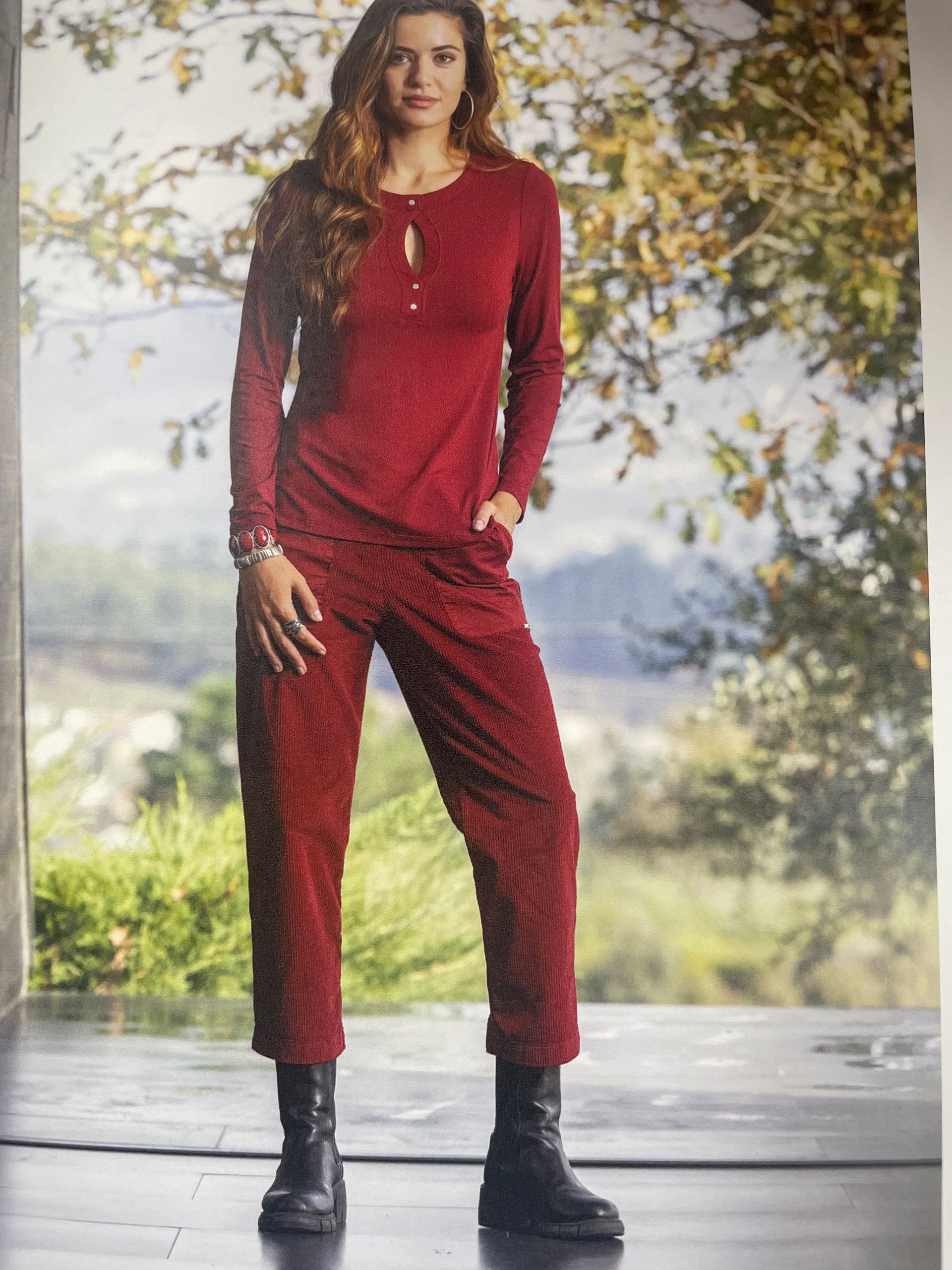 Ensemble top et pantalon rouges