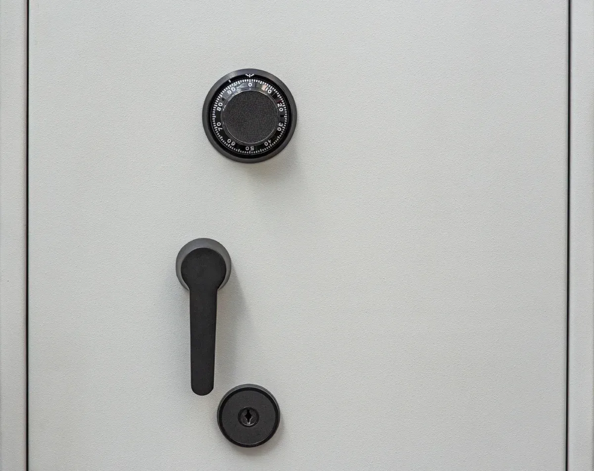 Imagen de caja fuerte que no abre o ha sido forzada