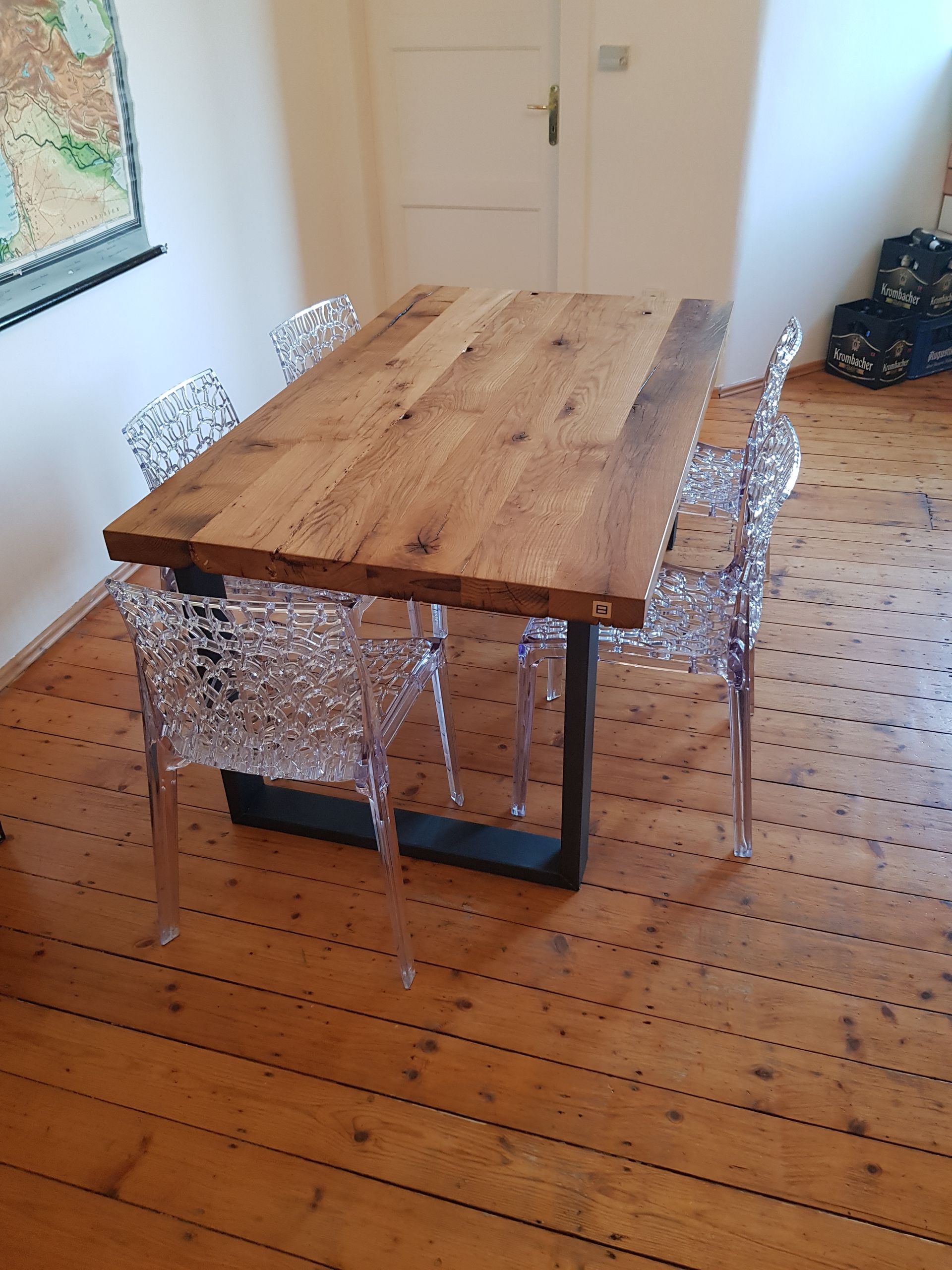 Esszimmertisch aus Massivholz mit Schwarzen Metallbeinen von Böhmer Manufaktur