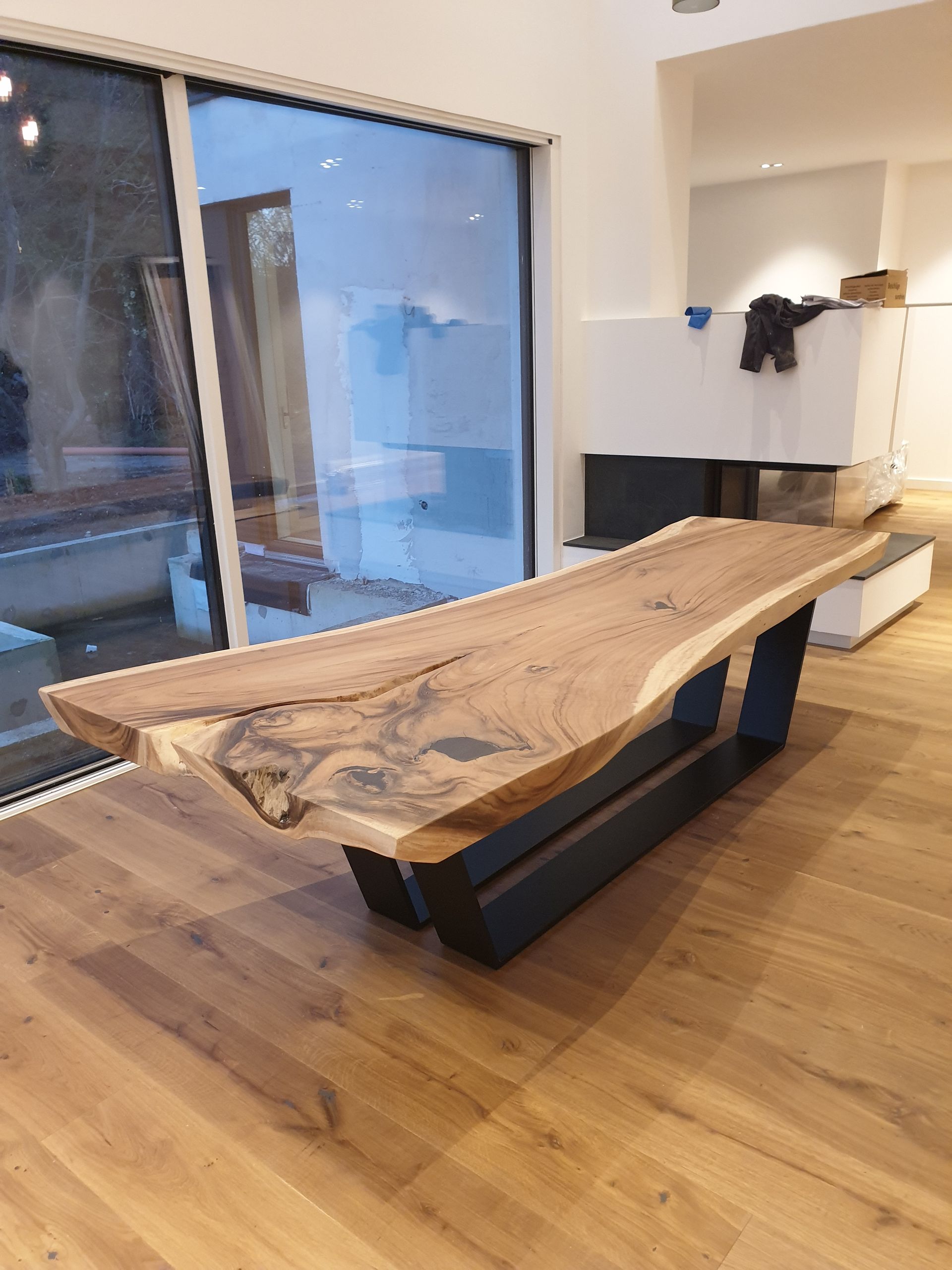 Esszimmertisch mit schwarzen Beinen von Böhmer Manufakturv