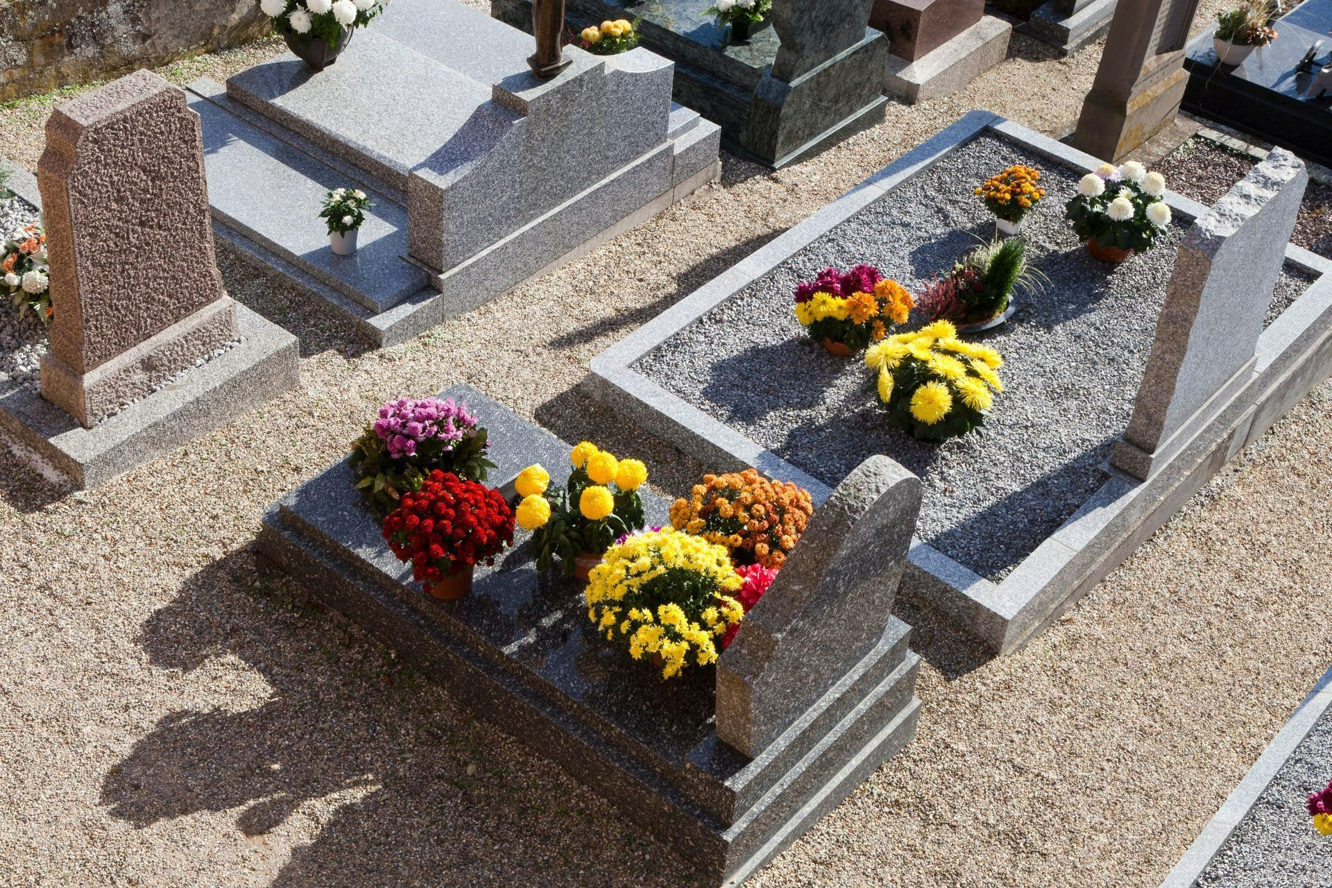 Des pierres tombales