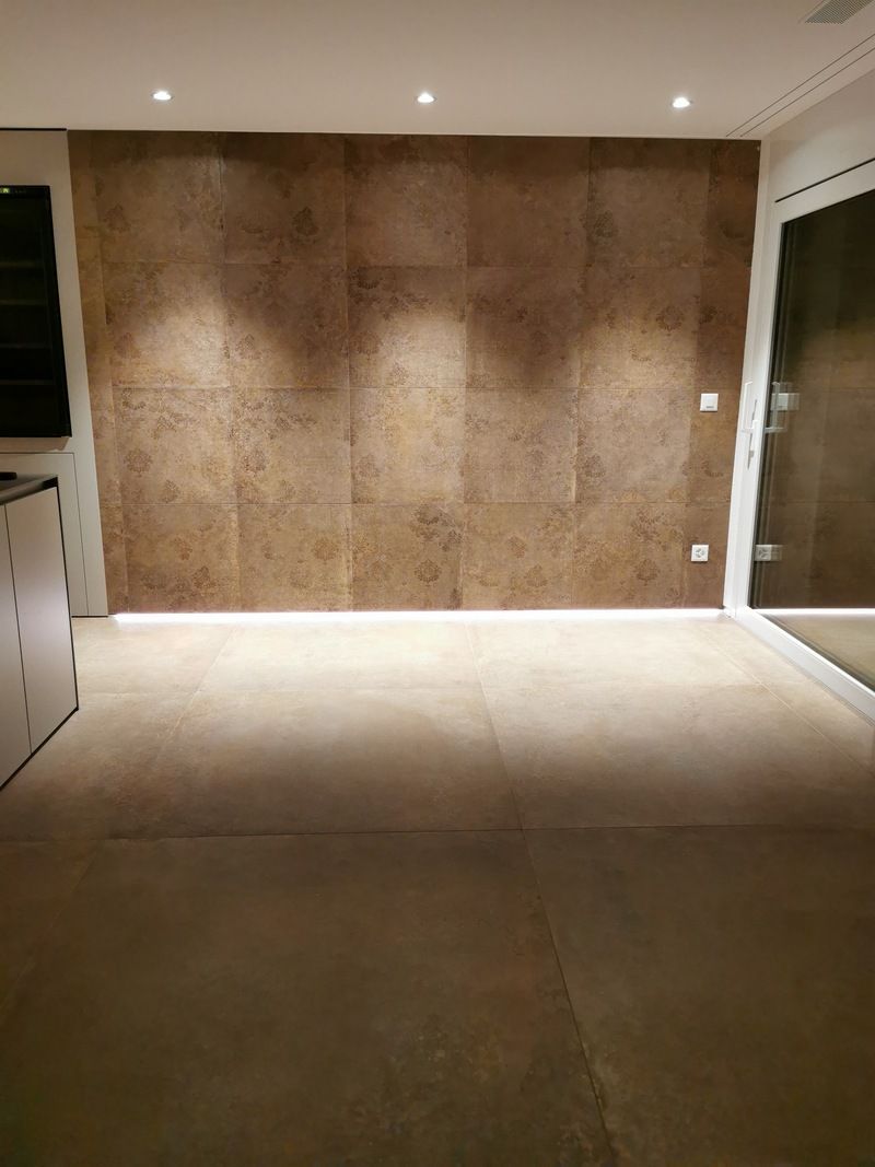 Häfliger Plattenbeläge AG