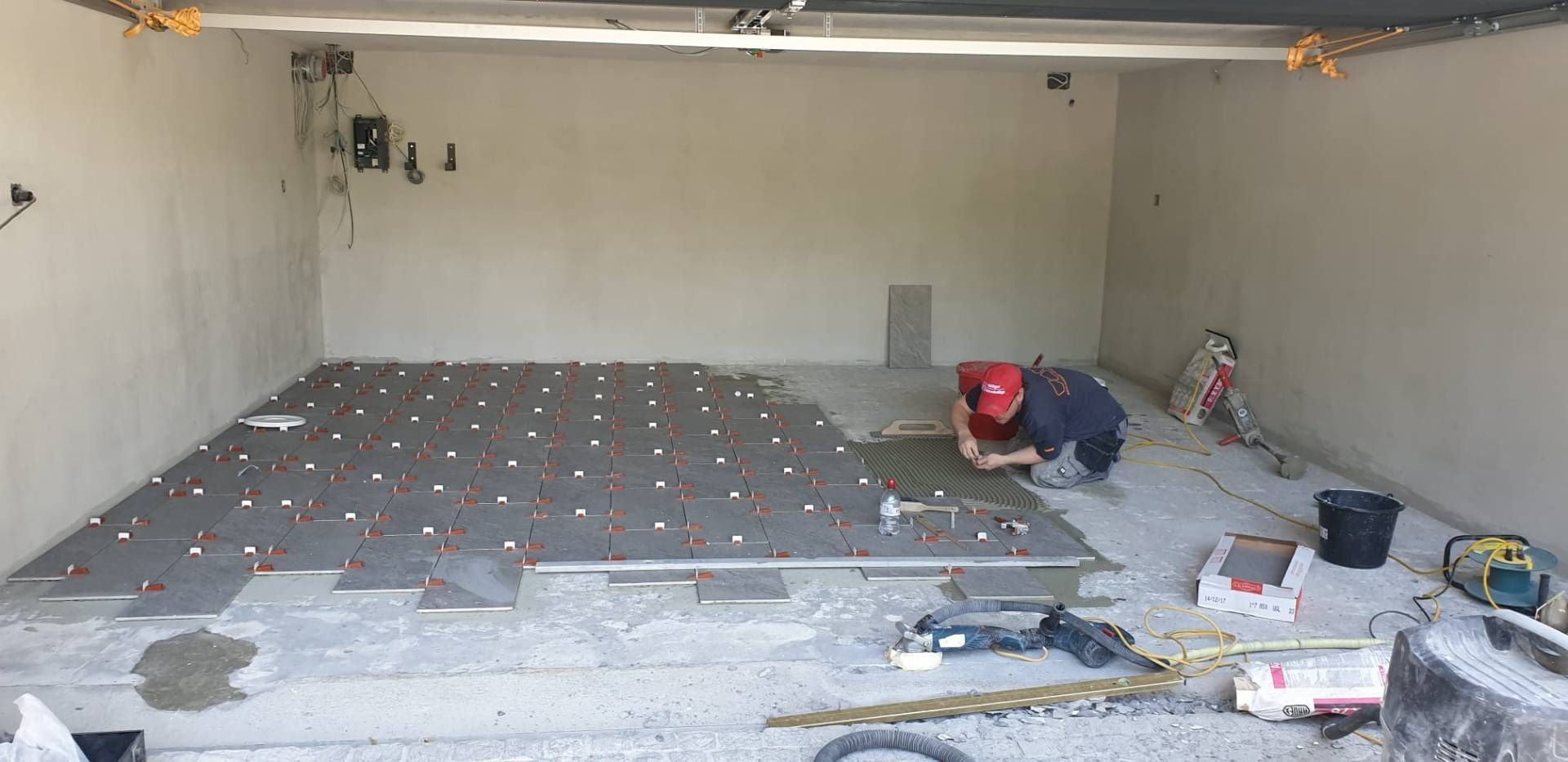 Häfliger Plattenbeläge AG