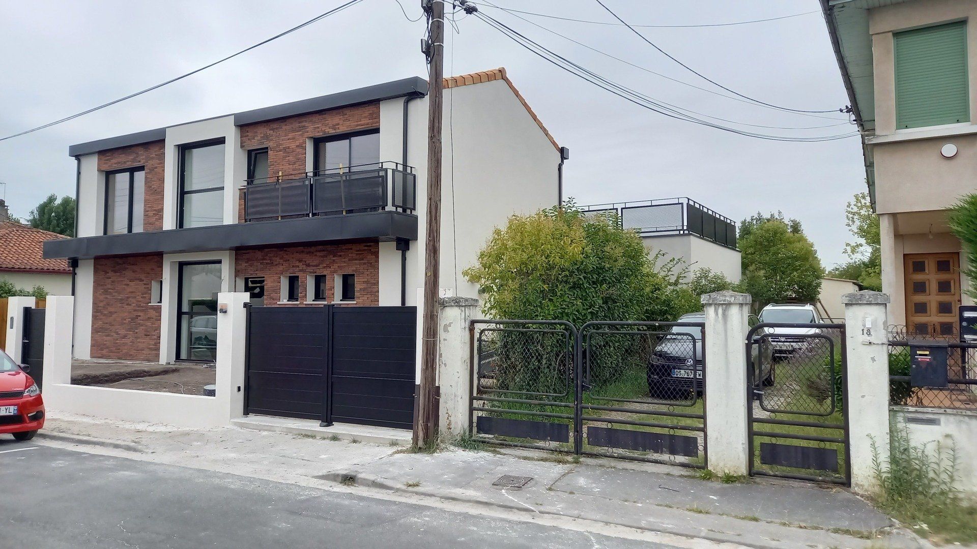 Construction 10 maison briques rouges devant